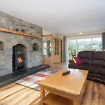 4 Bedroom House By Travel Lets Homes With Beautiful Ocean View Downings
