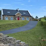 Dom wakacyjny 4 Bedroom House By Travel Lets Homes With Beautiful Ocean View *