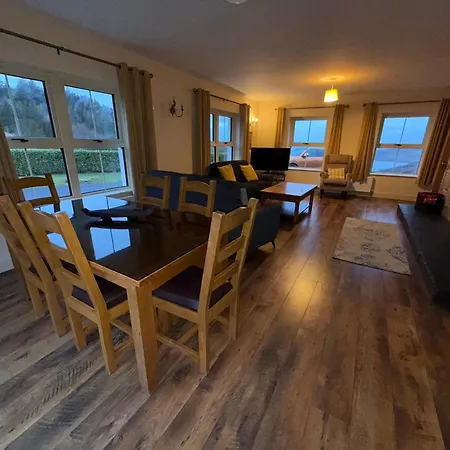 Dom wakacyjny 4 Bedroom House By Travel Lets Homes With Beautiful Ocean View