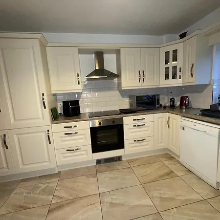 Dom wakacyjny 4 Bedroom House By Travel Lets Homes With Beautiful Ocean View